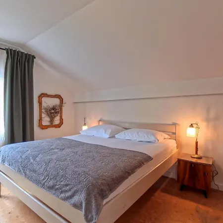 Sea Land 2 Apartment *
